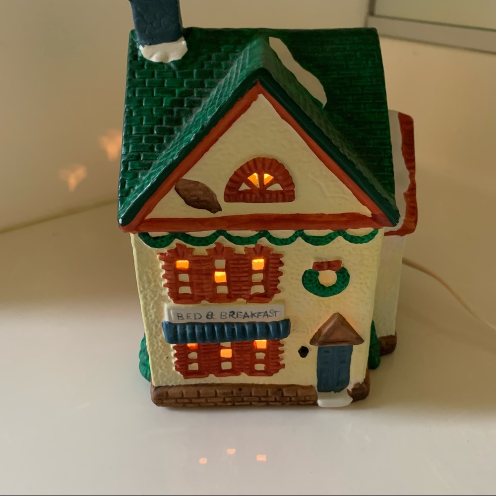Vintage Dickensville Collectable Lighted House